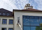 Die ersten Buchtstaben sind mit leichte Abstand zur Wand gesetzt.